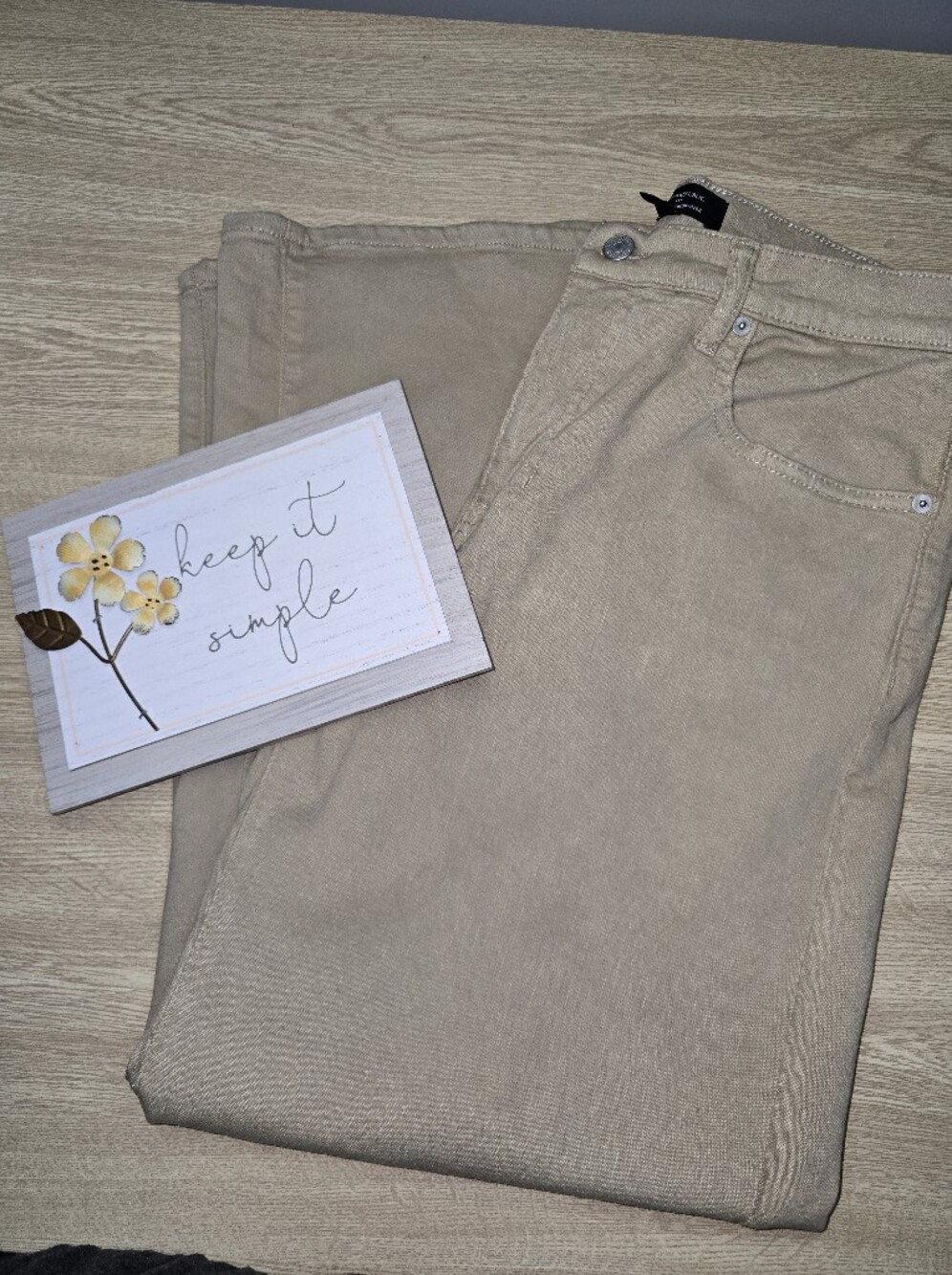 Banana Republic Men's Khaki Wide Leg Pants in Light Tan